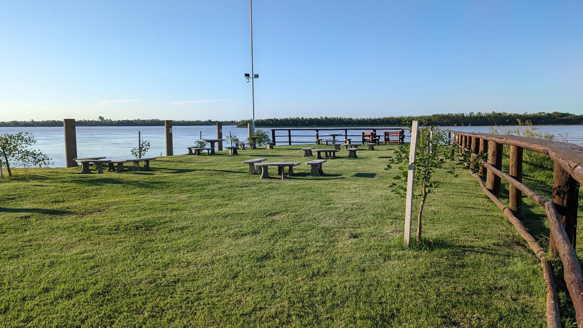 Vista del río Paraná desde Puerto Barrancas